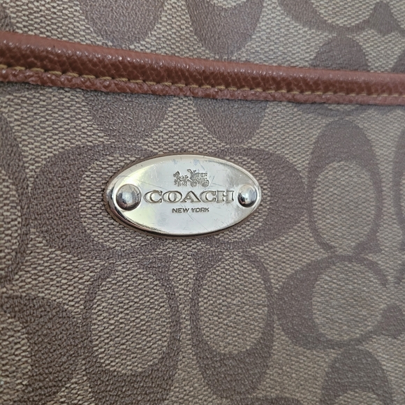 Coach Cross Body Bag - Picture 10 of 13